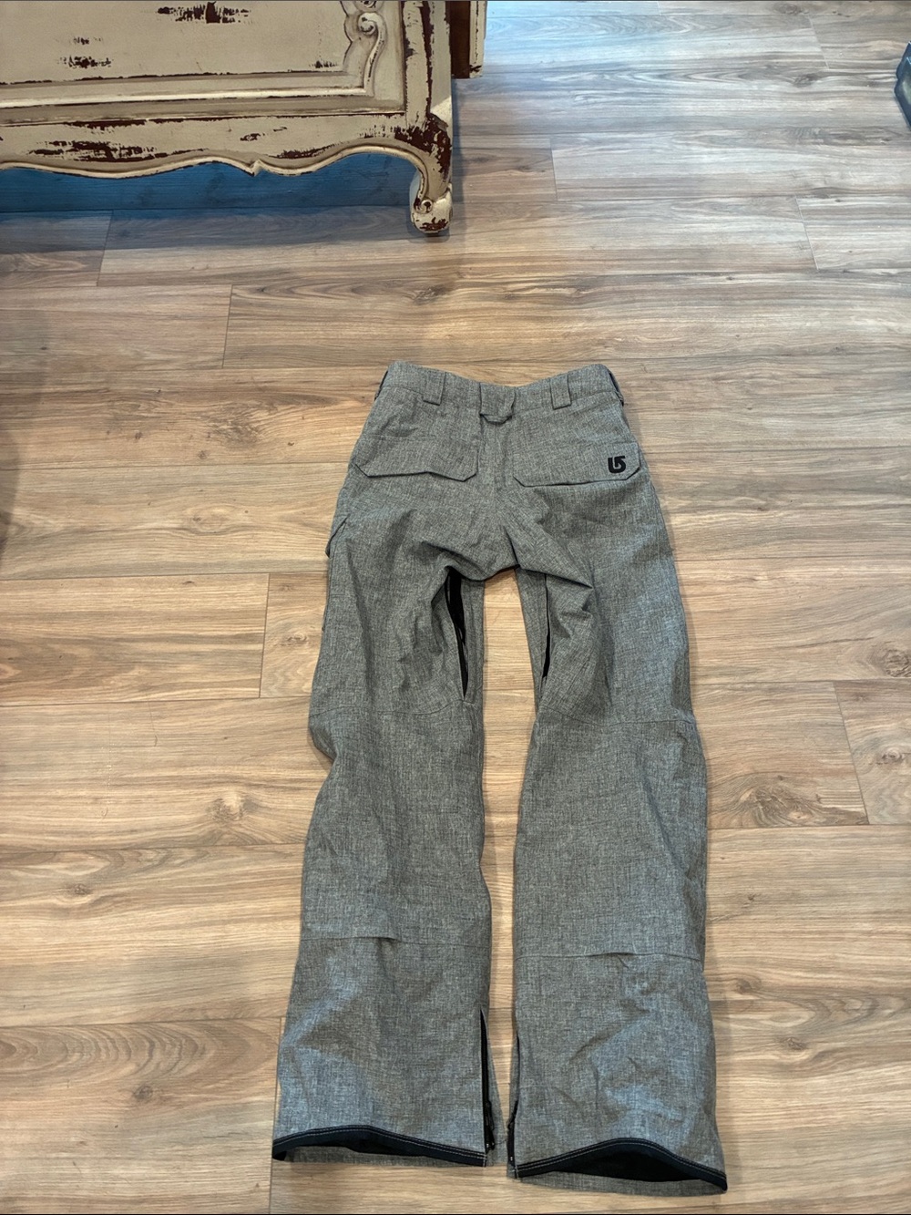 BURTONS MEN’S GRAY CARGO SNOWPANTS WITH UTILITY POCKETS NEW - Picture 2 of 3